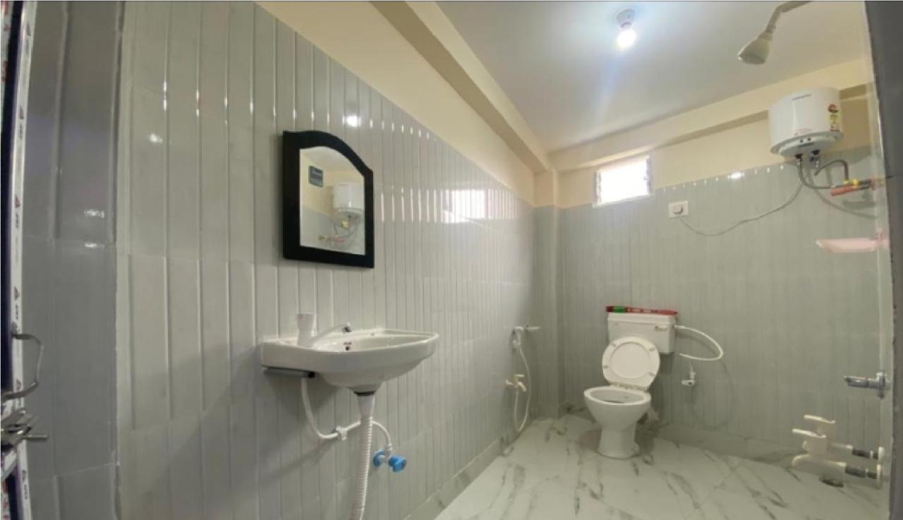 Hotel Ilora By Wb Inn Tarapith Exterior foto